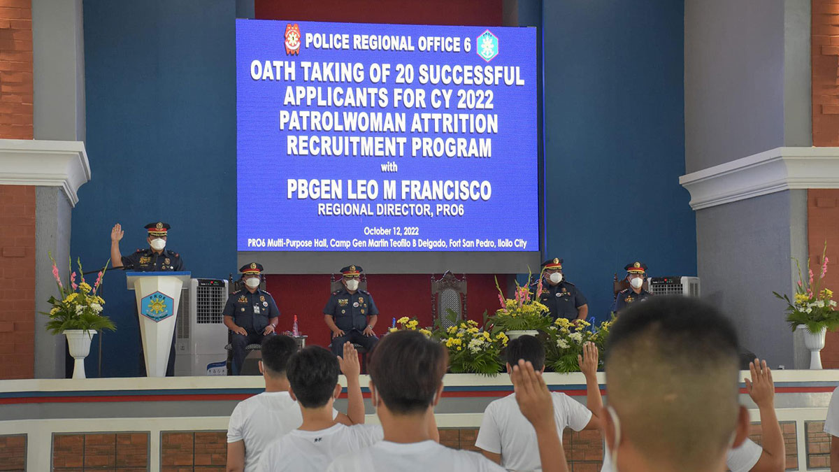 ILOILO CITY - Kapin sa 20 ka mga bag-o nga patrolwomen ang nag take oath sang naka ligad nga October 12, 2022 sa Camp General Martin Teofilo B Delgado sa suidad sang Iloilo, nga gin patigayon sang Police Regional Office 6 (PRO6).