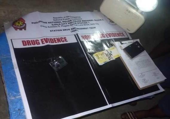 ILOILO CITY - Nasi-od sang mga kapulisan ang subject nga si Ronald Salarda y Hulleza alyas " Ninety" 35 anyos, kasado kag residente sang Brgy. Rizal, Estanzuela, Iloilo City sa ginpatigayon nga drug buy bust operation alas 9:55 ang takna sang gab-i sa nasambit nga Lugar.