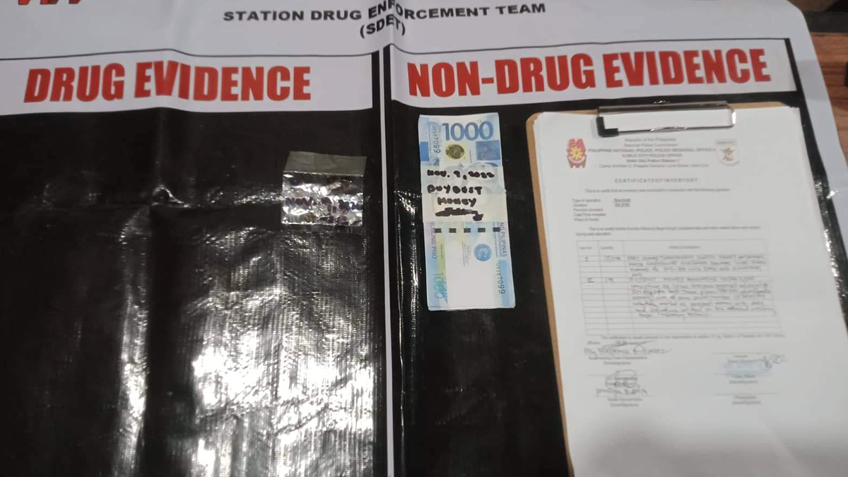 ILOILO CITY - Nasi-od sang mga kapulisan si Mariz Ortiga y Villanueva 53 anyos, dalaga kag residente sang Brgy. Tanza Baybay, Iloilo City, matapos mabaklan ini sang suspect shabu sa ginhiwat nga drug bust operation sa gintingob nga pwersa sang Iloilo City Police Station 1 (ICPS 1), SDET kag Regional Intelligence Unit (RIU) alas 9:10 Ang takna sang sa nasambit nga lugar.