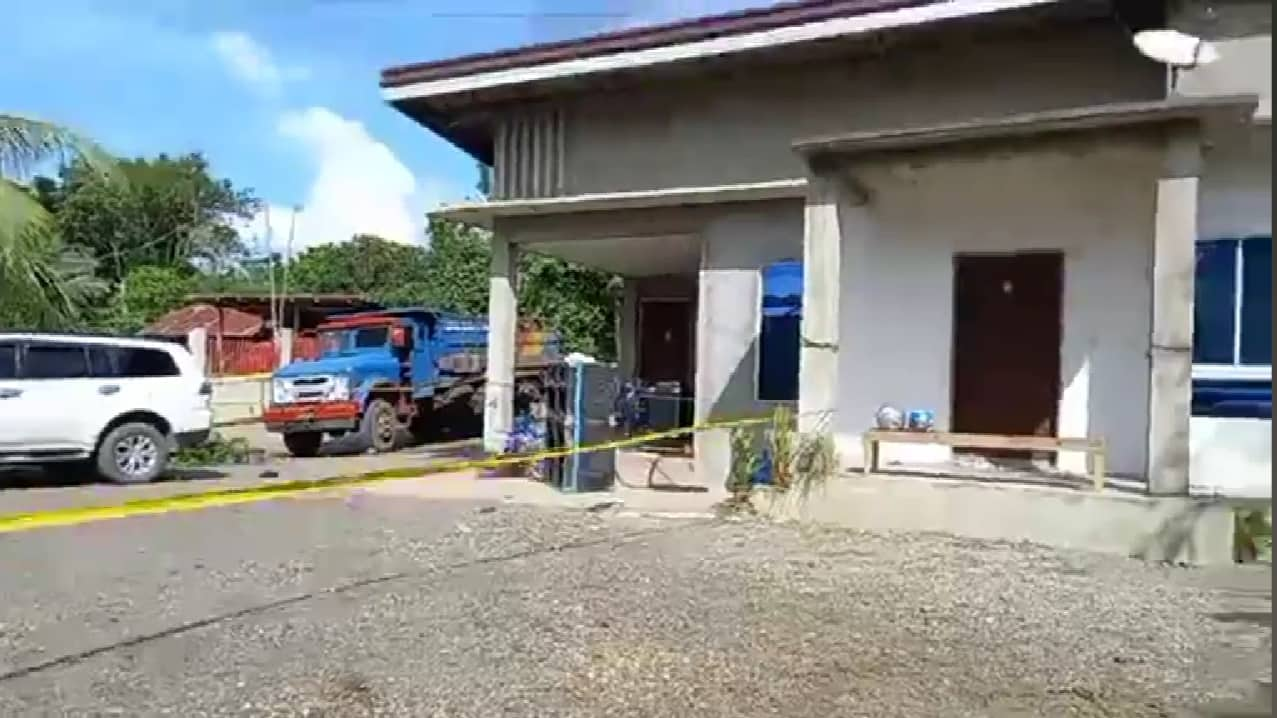 ILOILO CITY - Ipasaka na subong nga adlaw ang kaso nga Homicide kag tatlo ka Frustrated Homicide batuk mag-utod nga sanday SSgt. Razel Palomar myembro sang Philippine Army nga nabasi sa 61st Infantry Batallon sa Banwa sang Miag-ao, Iloilo kag sang utod sini nga si Ronald Palomar, mga suspek sa pagpangluthang kag pagbuno sa Brgy. Aglalana, Passi City sadtong tinalikdan nga adlaw sang Sabado, Nobyembre 26, 2022 alas 12:20 Ang takna sang udto kadungan sang kapistahan sa nasambit nga Barangay.