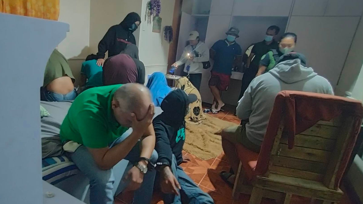 ILOILO CITY — Isa sa mga ginakabig nga drug cleared nga barangay sa Ciudad sang Iloilo apang gin ka kibot sang mga opisyales sang Barangay San Jose, Jaro matapos gin raid ang isa ka apartel sang Philippine Drug Enforcement Unit 6(PDEA), ala-1:45 sang kaagahon, Lunes, Enero 9, 2023.