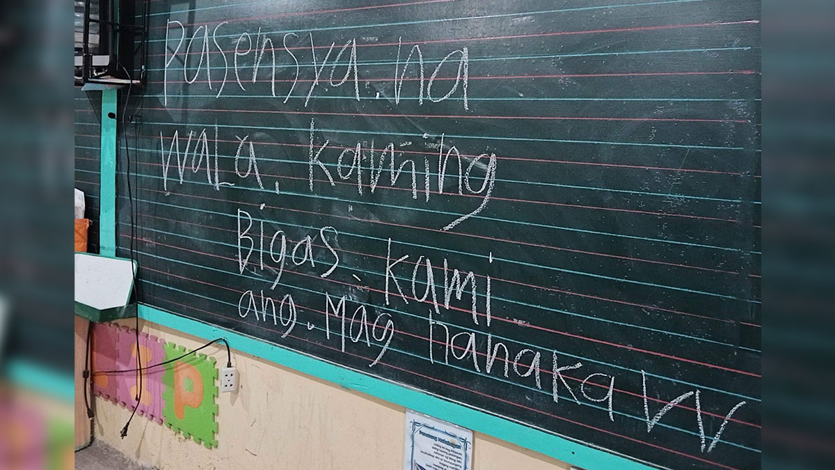 ILOILO CITY - Mga tinaga nga nakasulat sa black board sang isa ka class room nga gin ransak sang wala makilalahan nga mga suspetsado sa Oton Central Elementary School, Domingo sang kaagahon, Enero 15, 2023.