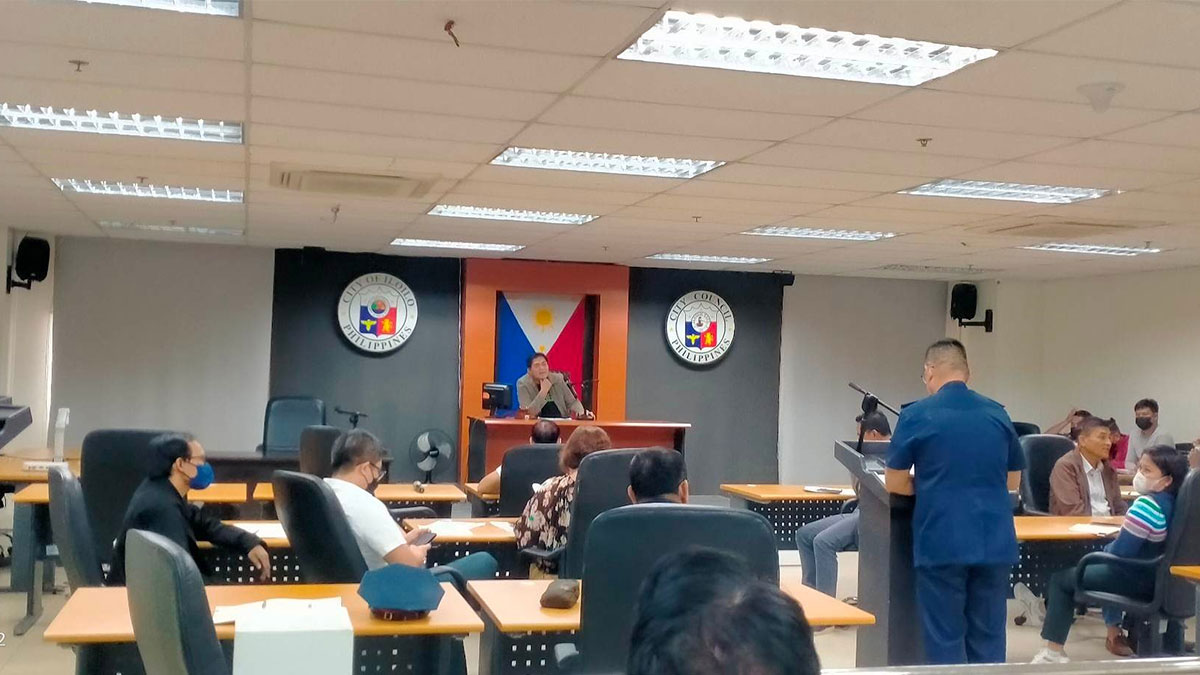 ILOILO CITY - Sa gin hiwat nga press conference sanday Engineer Leah Doromal ang Regional Director sang National Telecommunications Commission 6(NTC) kag ni Atty. Deo Virgil Tan ang Legal Officer sang NTC 6 sa Iloilo City Hall aga sang Enero 26, 2023