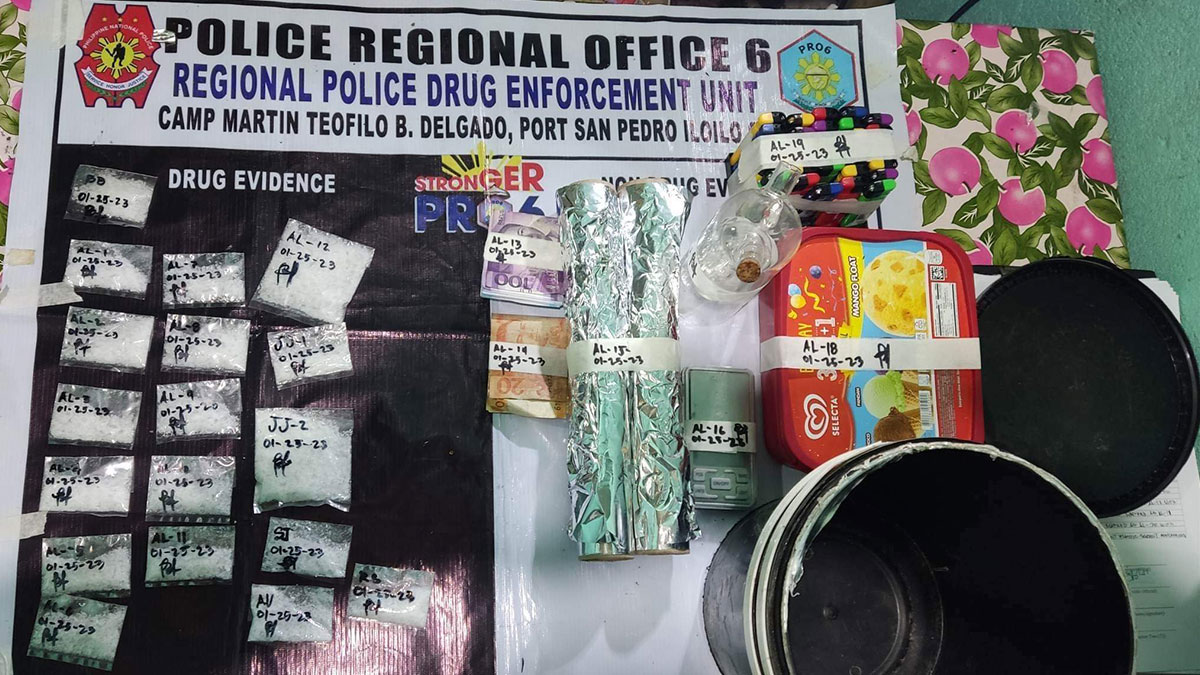 ILOILO CITY — Sa gin tingob nga pwersa sang Regional Police Drug Enforcement Unit 6 (RPDEU) sa pag panguna ni Police Captain Glenn Soliman, Iloilo City Police Station 5 kag Speacial Weapons and Tactics(SWAT) natigayon nga madakpan ang subject sa buy-bust operation ang mag utod nga sanday Aloni Leonor, alyas "Pata", 46 anyos kag Elmer Leonor, alyas "Nonoy", 37 anyos nga lunsay tumandok sang San Juan, Molo kag Jeric Jimena y Prevendido, 30-anyos, residente sang Barangay Bakhaw nga Top 6 Priority, High Value Individual, alas-11:00 sang gab-i, Zone 2 Barangay Bakhaw, Mandurriao, Huwebes, Enero 26, 2023.