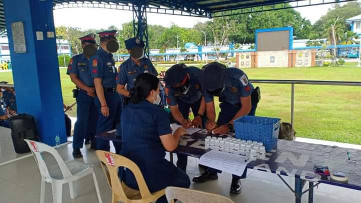 ILOILO CITY — Gin pa idalum sa surprised drug test ang mga personnel sang ICPO kaina sang aga sa Grand Stand sang Police Regional Office 6 (PRO), Huwebes, Pebrero 9, 2023.